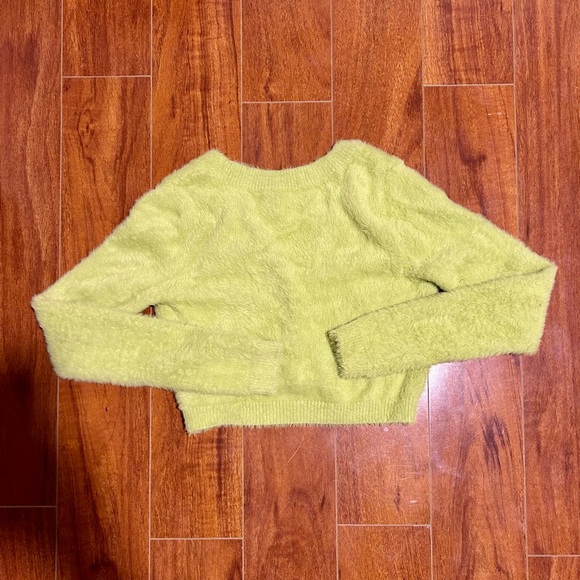 Aritzia Sunday Best Green Shaggy Cropped Cardigan - Picture 2 of 4